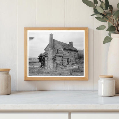 1950s Vintage Log House in Fincastle, Virginia