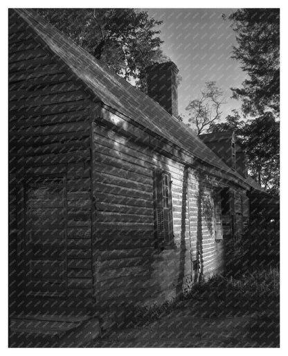 Vintage Wooden House in Piping Tree, VA - 19th Century