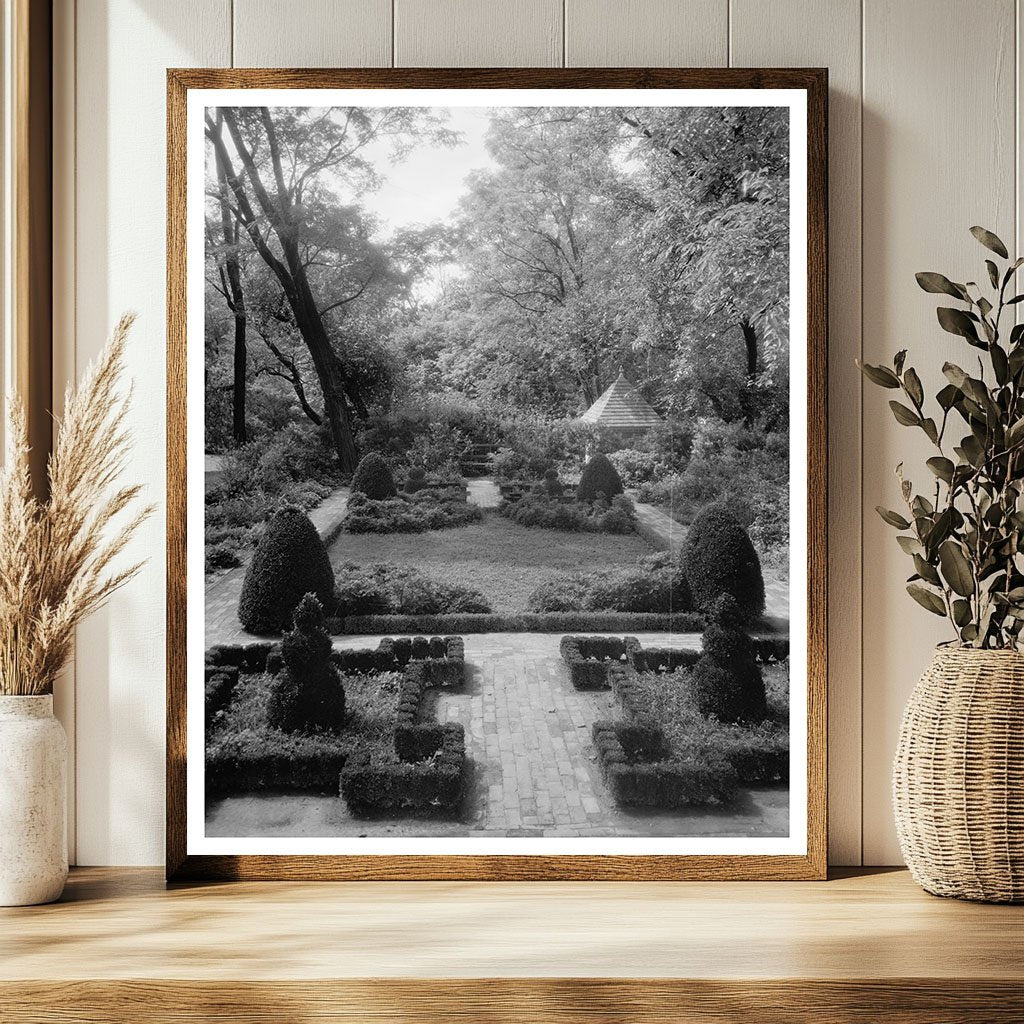 Vintage Williamsburg, VA Architecture Photo, 20th Century