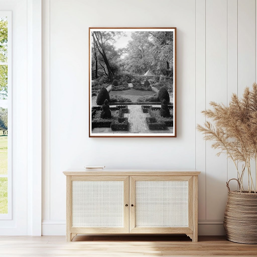 Vintage Williamsburg, VA Architecture Photo, 20th Century