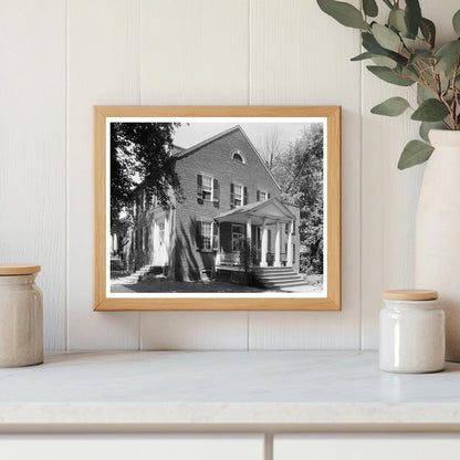 Fredericksburg VA Residence Photo, 20th Century Architecture