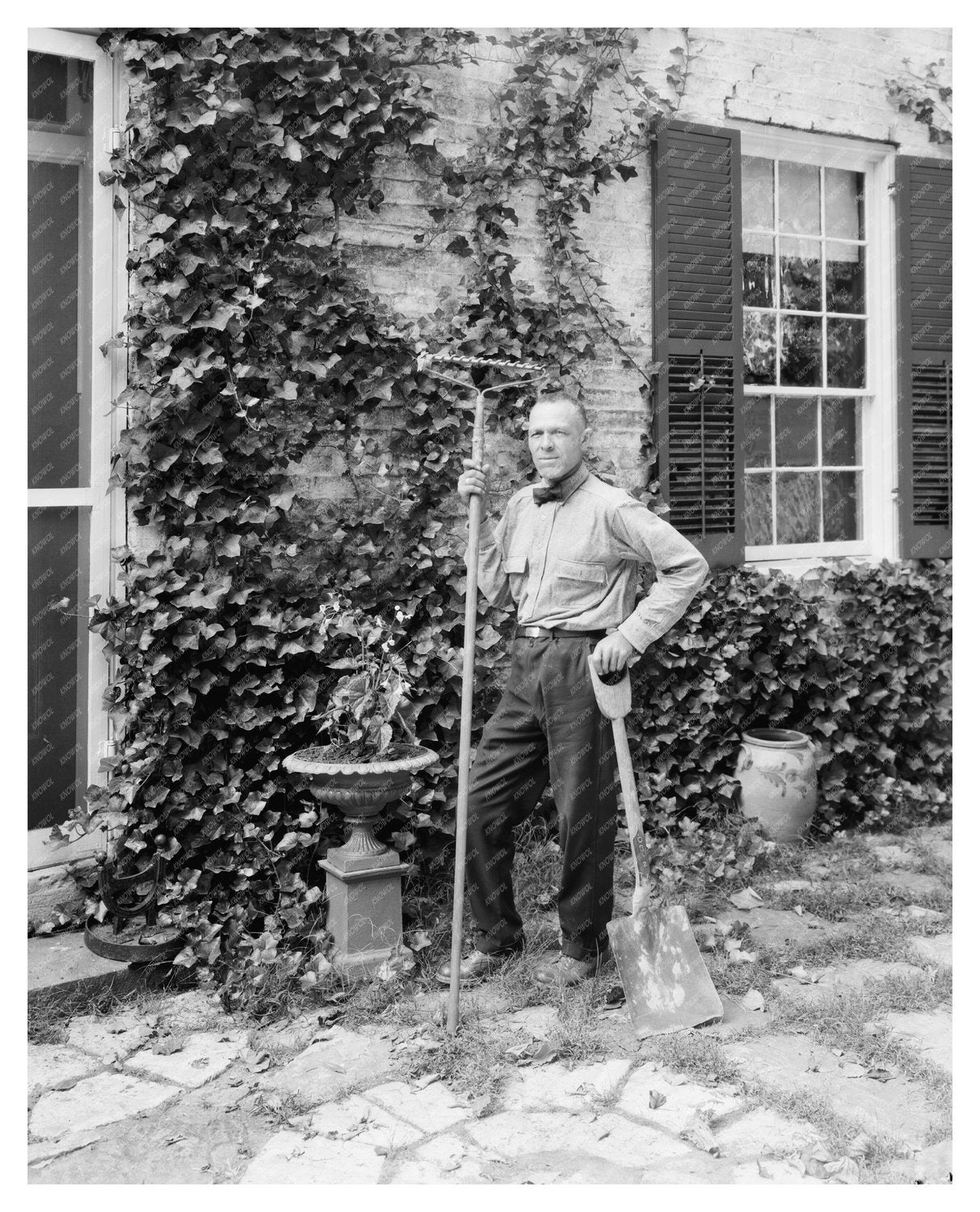 Fredericksburg VA Gardening Scene, Early 20th Century