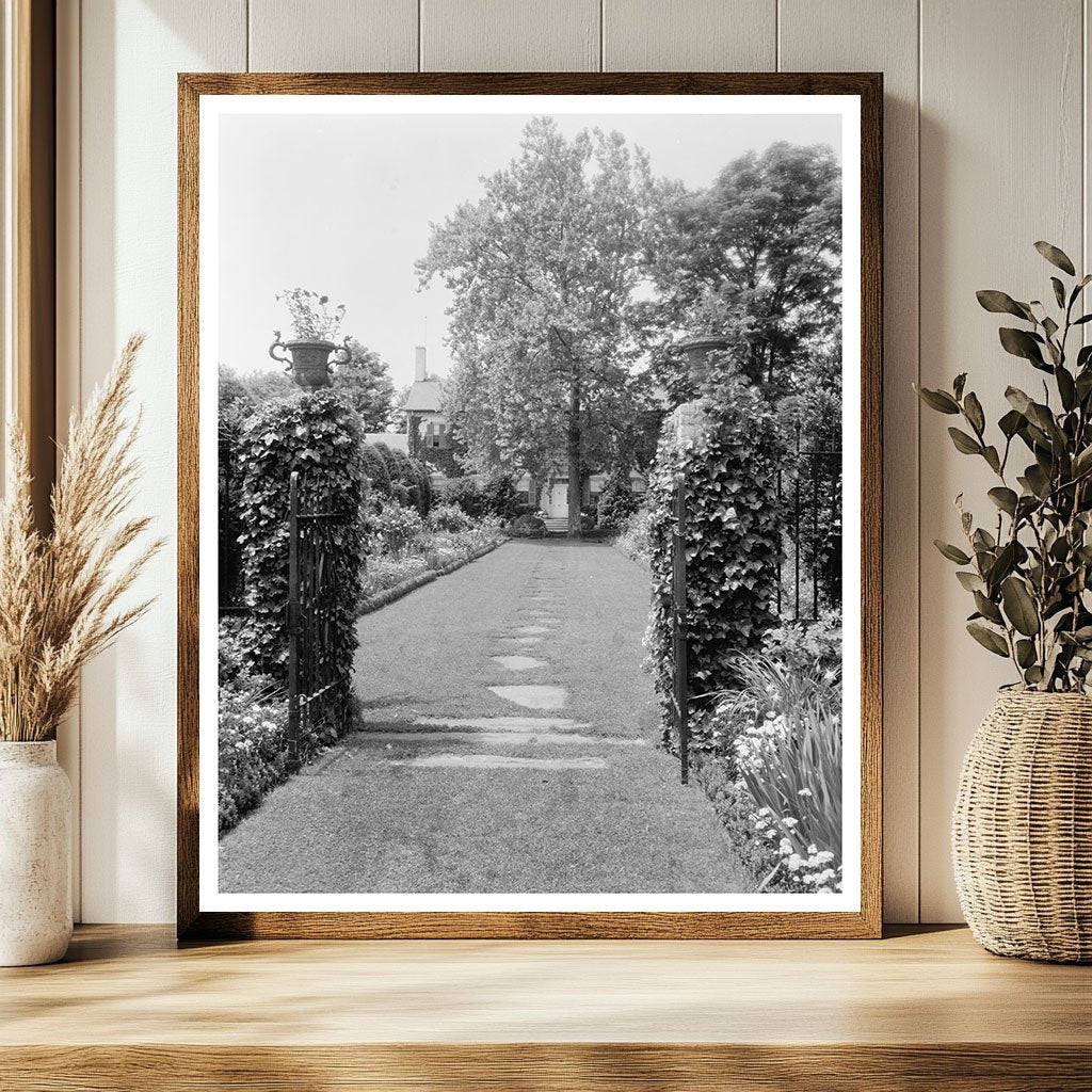 Historic Estate in Stafford County, VA - 20th Century Photo