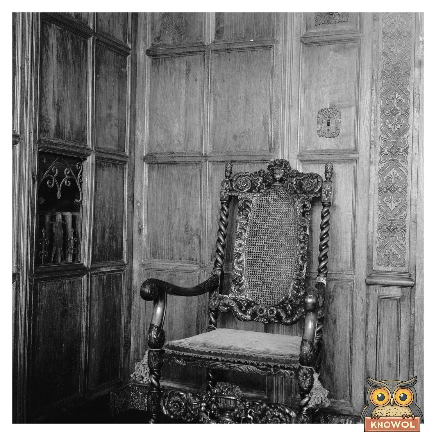 Vintage Tudor Room in Richmond, VA - Early 20th Century