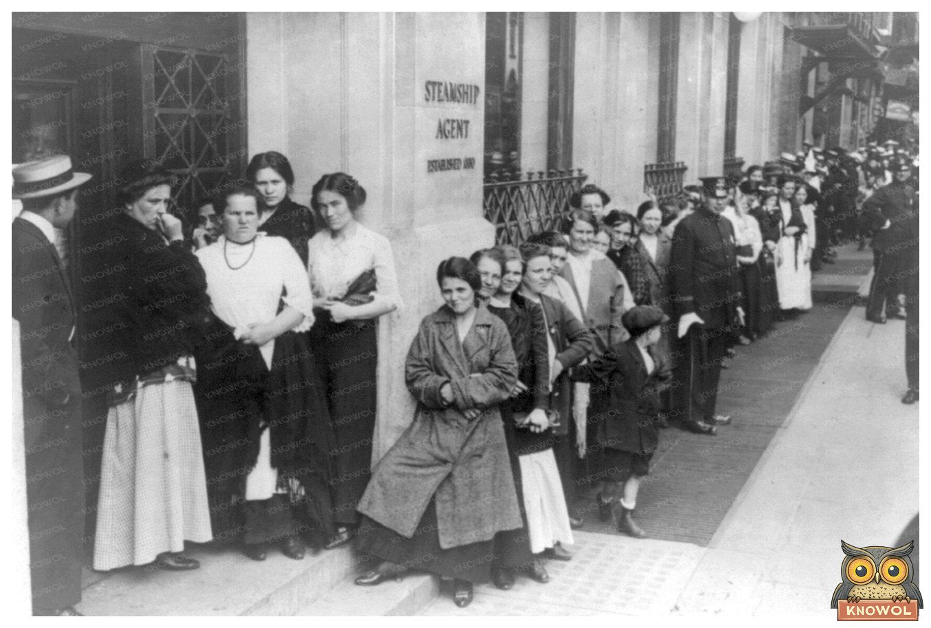 1914 Scene: Townspeople Banking at Schwenk Bank
