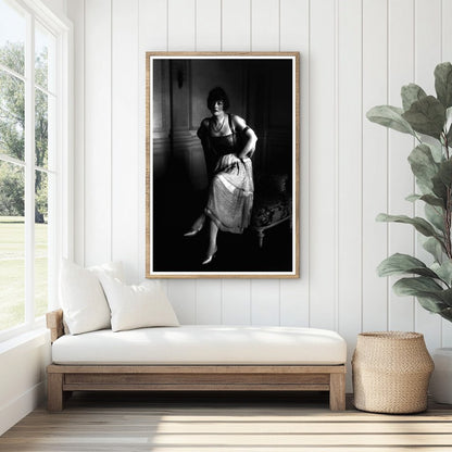 Elegant Spring Fashion: 1918 Model in Blooming Gown