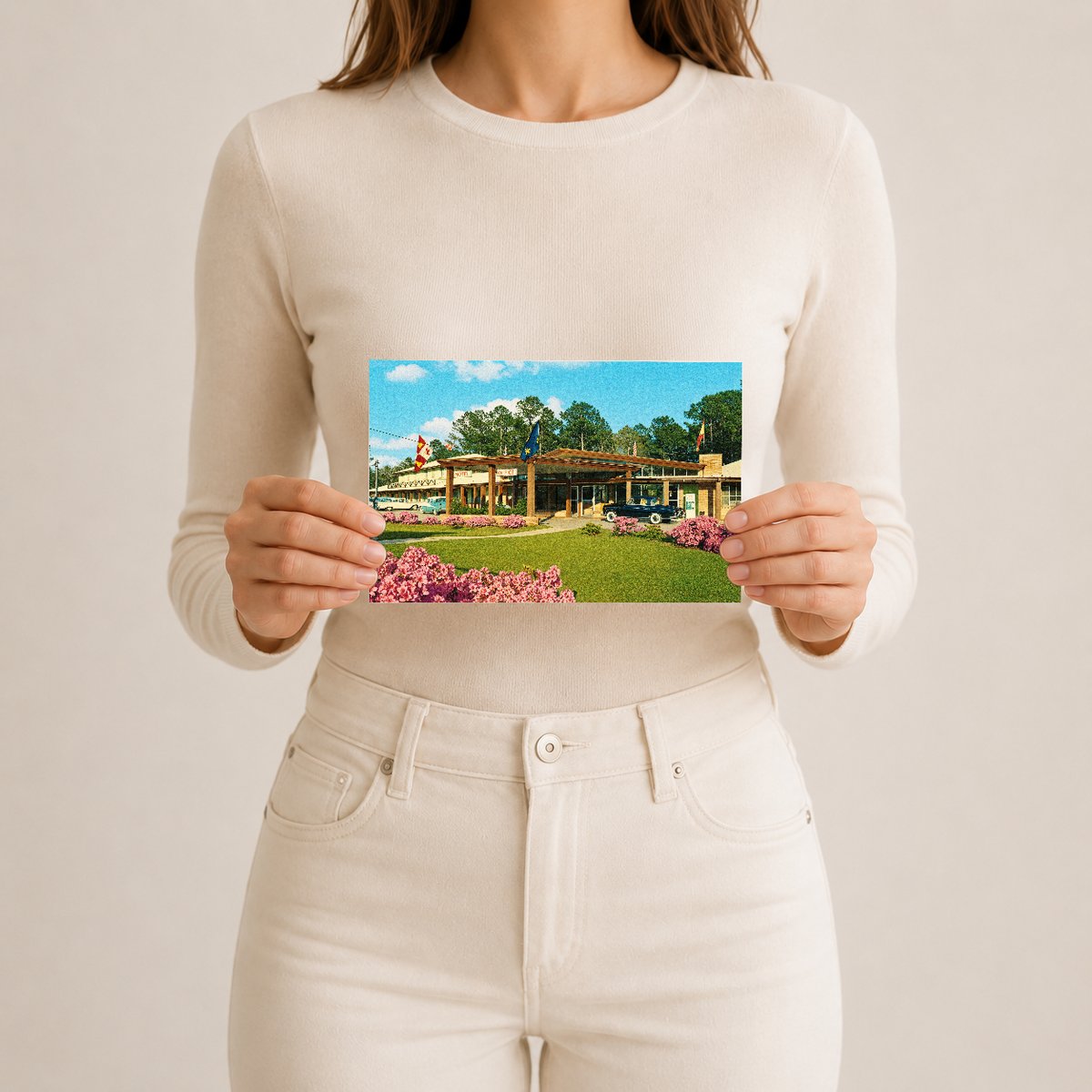 Mobile, AL: Spanish Fort Motel is located on a spacious, beautifully landscaped grounds, 8 miles E. of Mobile