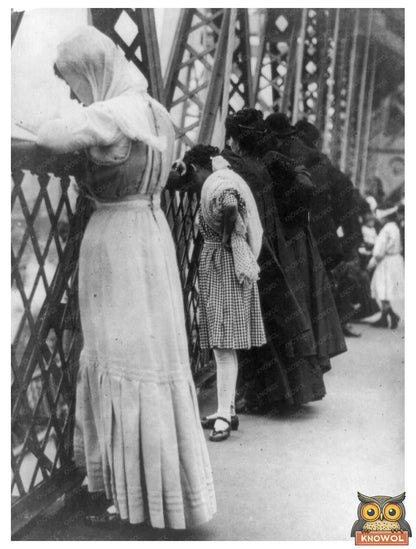 1909 Jewish New Years Prayer on Williamsburg Bridge