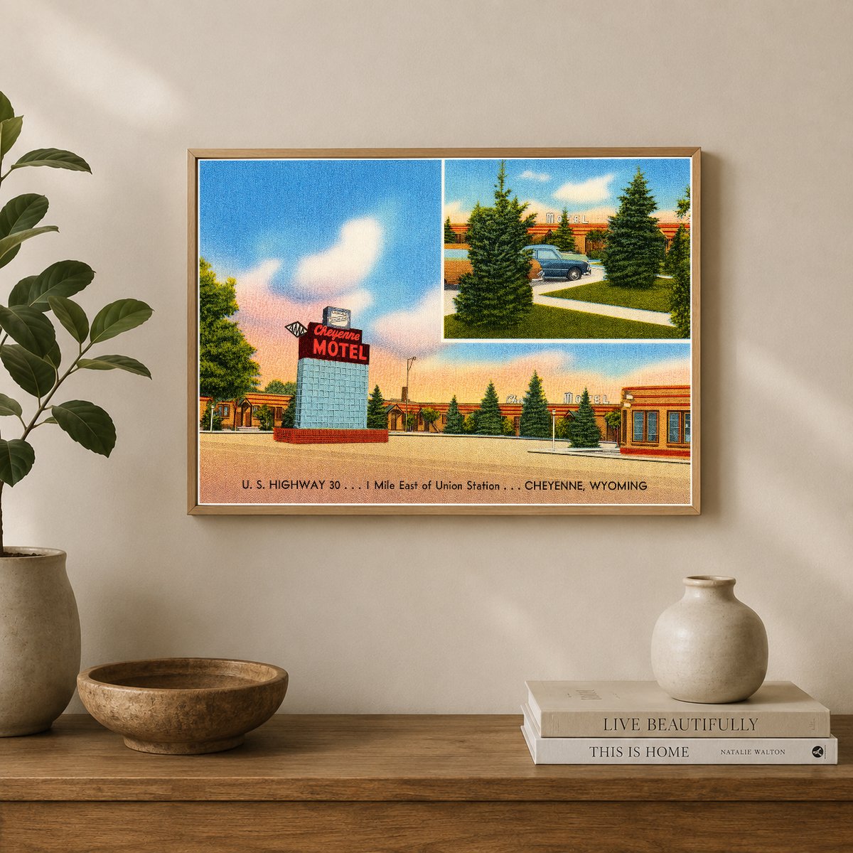 Cheyenne, WY: Cheyenne Motel, U.S. Highway 30... 1 mile east of Union Station... Cheyenne