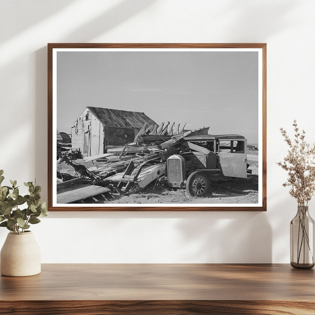 Abandoned Car and House in Crystal City Texas 1939 - Available at KNOWOL