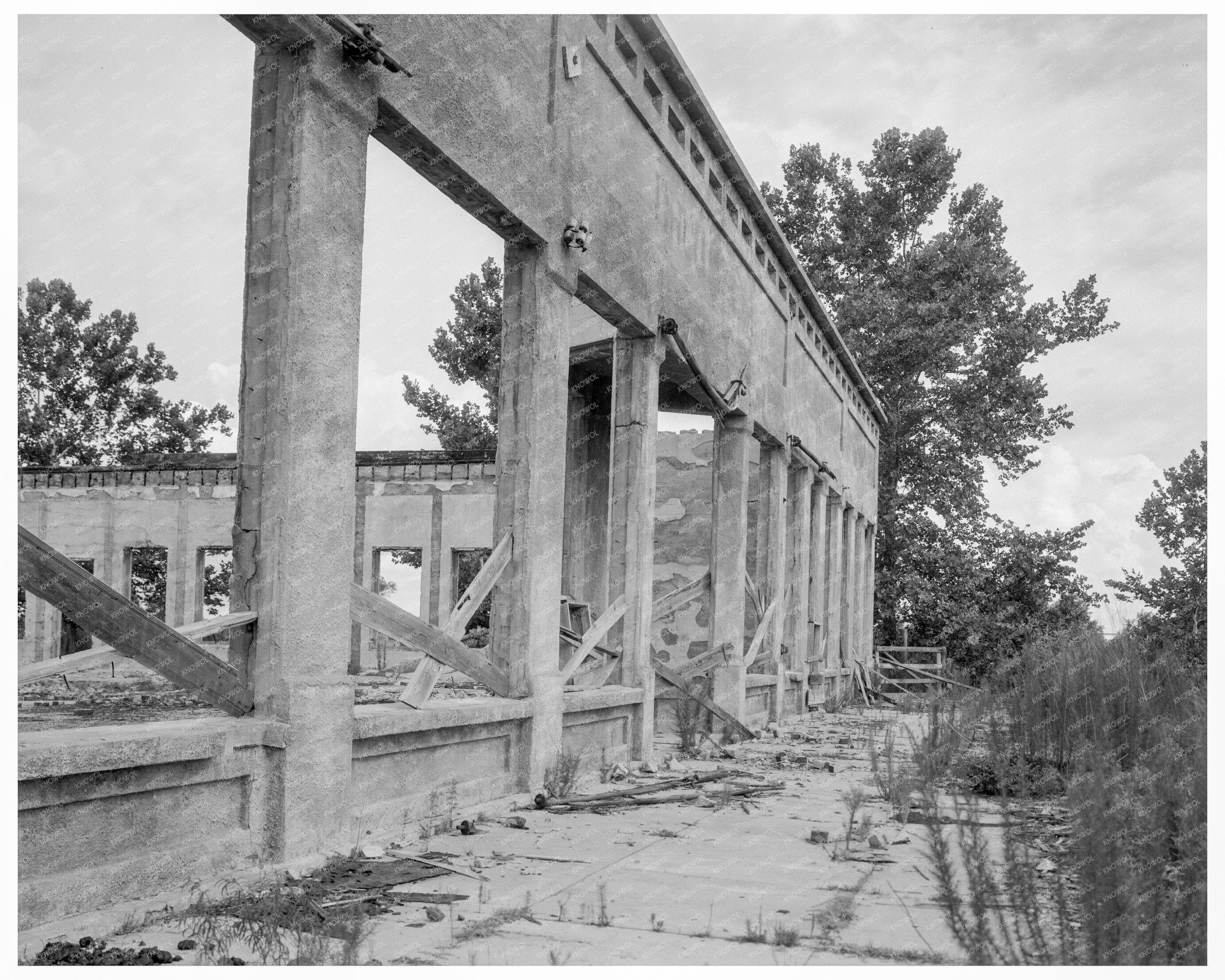 Abandoned Drug Store in Fullerton Louisiana 1937 - Available at KNOWOL