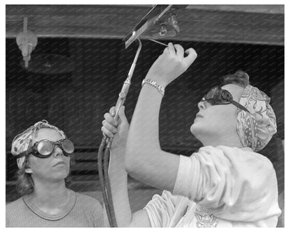 Aircraft Construction Class at Volusia County Vocational School 1942 - Available at KNOWOL