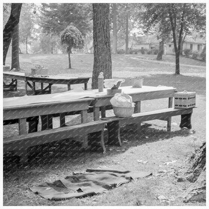 August 1939 Picnic Scene in Grants Pass Oregon - Available at KNOWOL