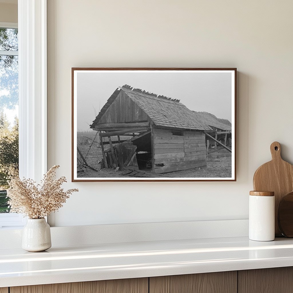 Barn of Sharecropper near Pace Mississippi 1939 - Available at KNOWOL