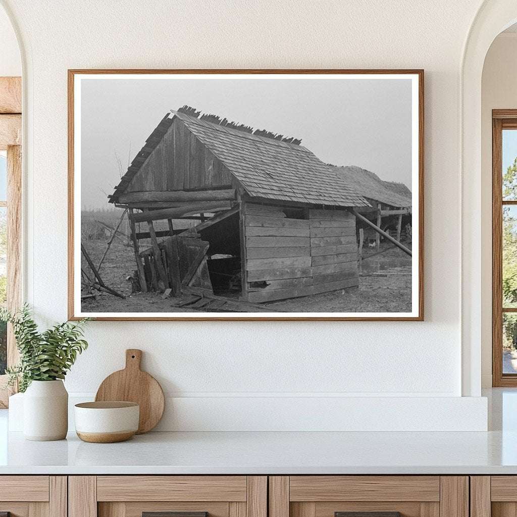 Barn of Sharecropper near Pace Mississippi 1939 - Available at KNOWOL