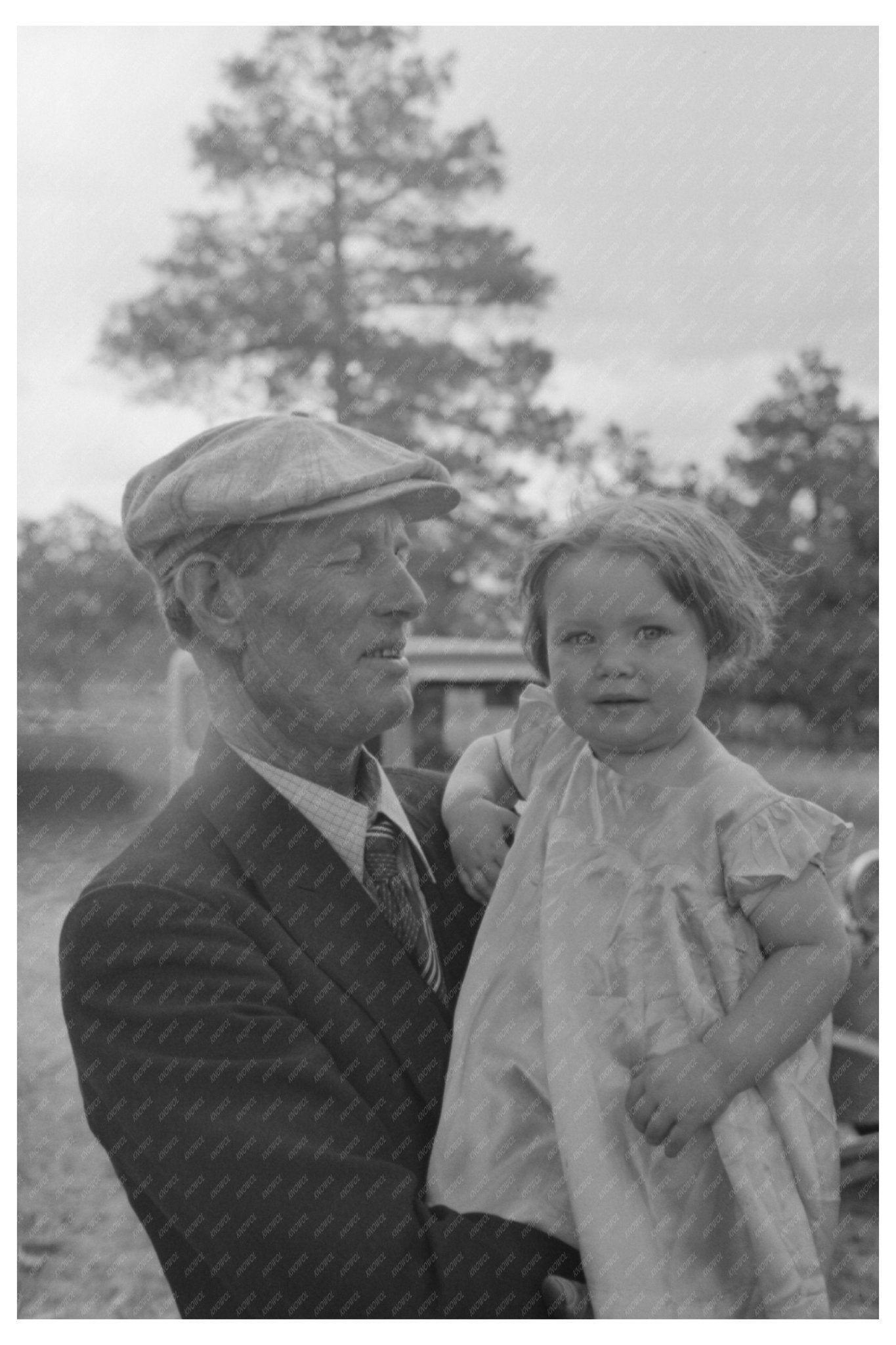 Bill Stagg Returning Leftovers in Pie Town New Mexico 1940 - Available at KNOWOL