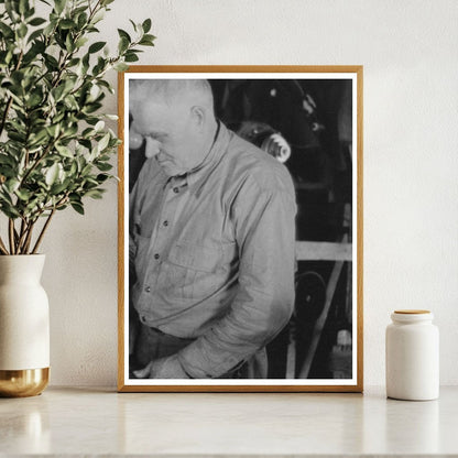 Blacksmith Sharpening Cultivator Point Marshall Texas 1939 - Available at KNOWOL