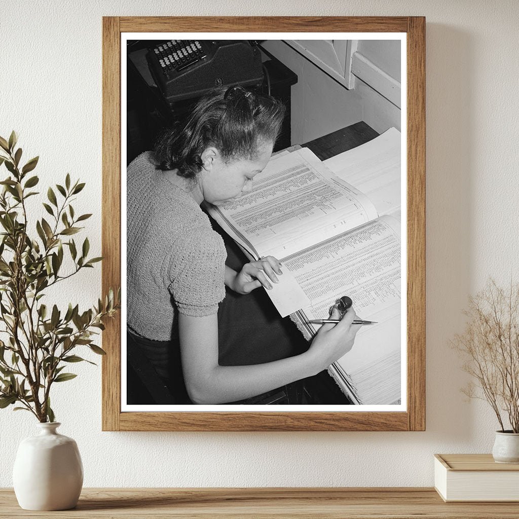 Bookkeeper at Insurance Company Chicago April 1941 - Available at KNOWOL