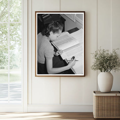 Bookkeeper at Insurance Company Chicago April 1941 - Available at KNOWOL