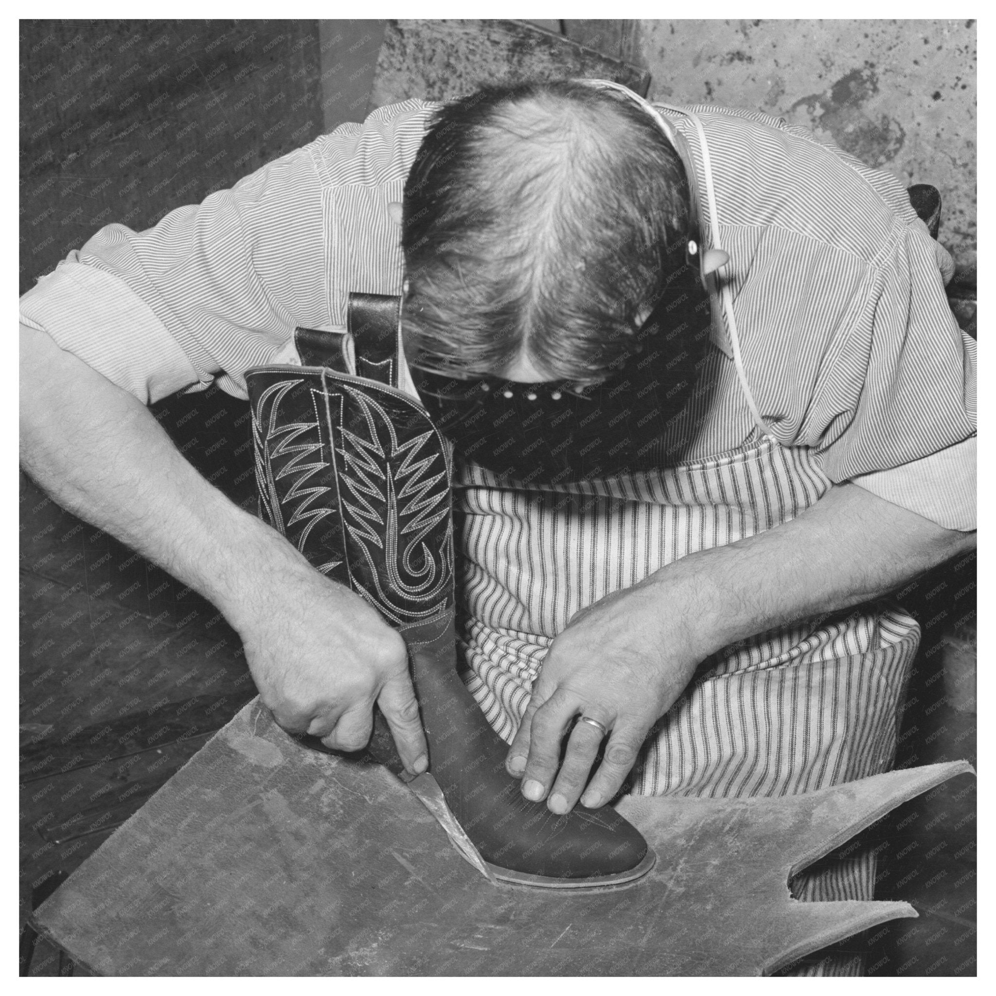 Bootmaker Tracing Sole Leather in Alpine Texas 1939 - Available at KNOWOL