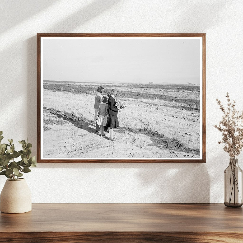 Browning Children Waiting for School Bus in Oregon 1939 - Available at KNOWOL