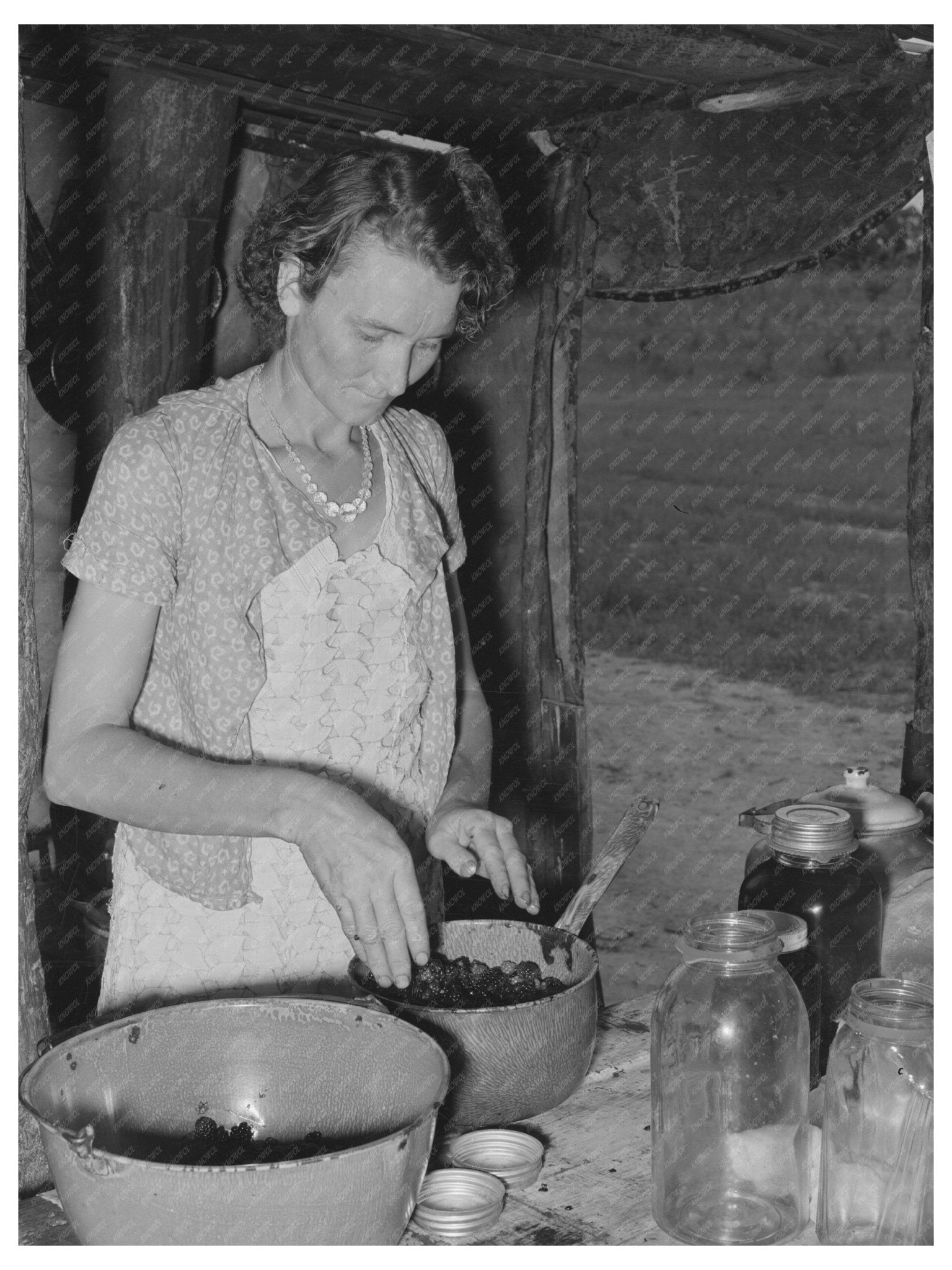 Canning Blackberries in Sequoyah County Oklahoma 1939 - Available at KNOWOL