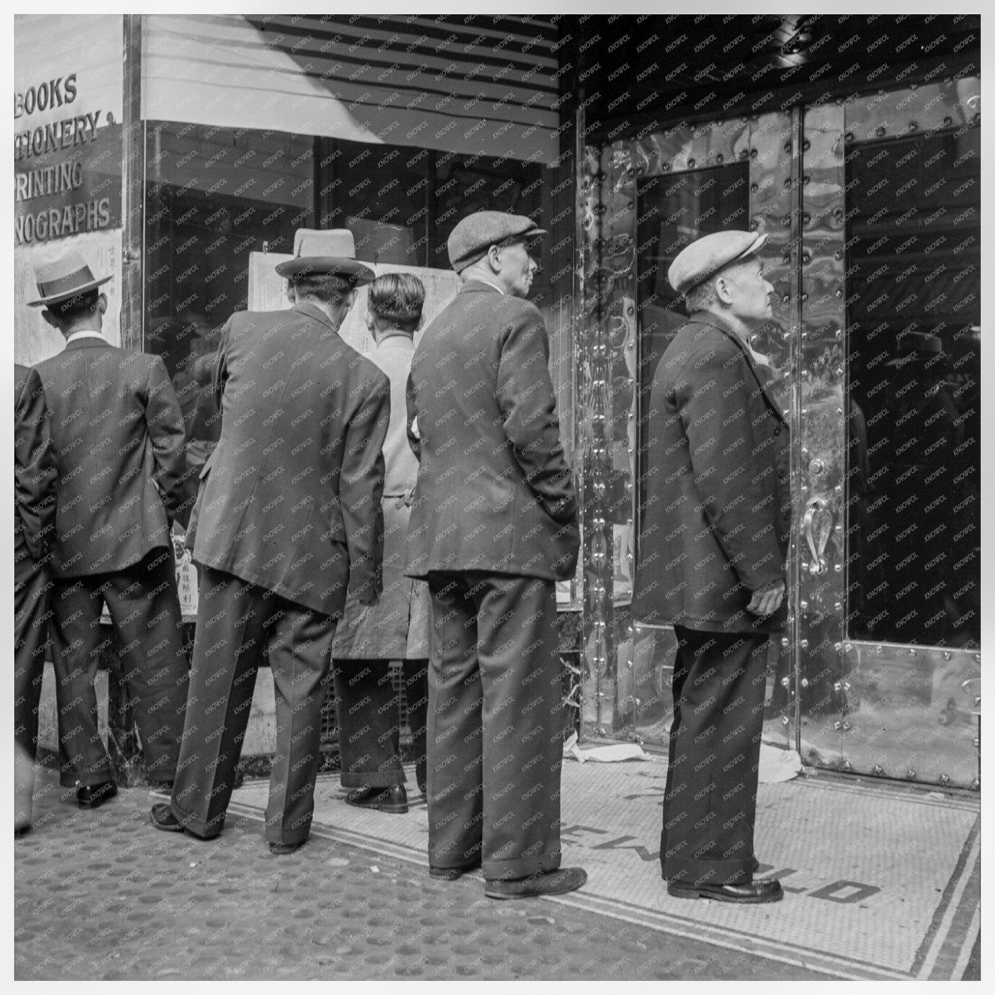 Cantonese Residents Reading Newspaper in Chinatown 1938 - Available at KNOWOL