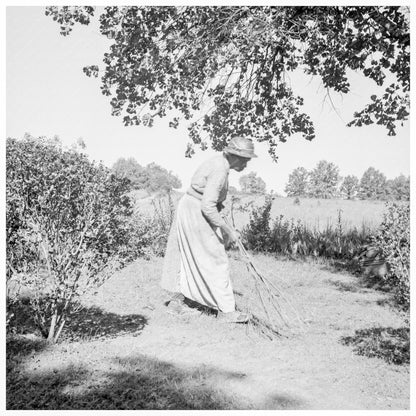 Caroline Atwater in Orange County NC July 1939 - Available at KNOWOL