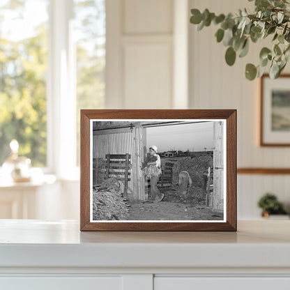 Carrot Unloading in Elsa Texas 1944 - Available at KNOWOL