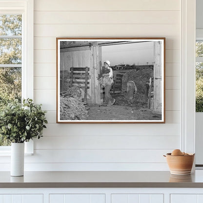 Carrot Unloading in Elsa Texas 1944 - Available at KNOWOL