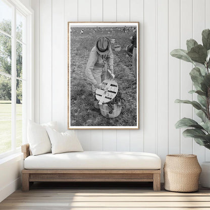 Checker Supervising Spinach Laborers La Pryor Texas 1939 - Available at KNOWOL