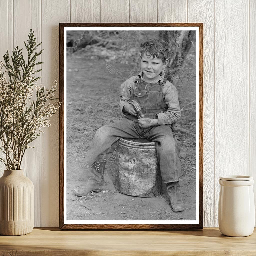 Child of White Migrant Worker Harlingen Texas 1939 - Available at KNOWOL