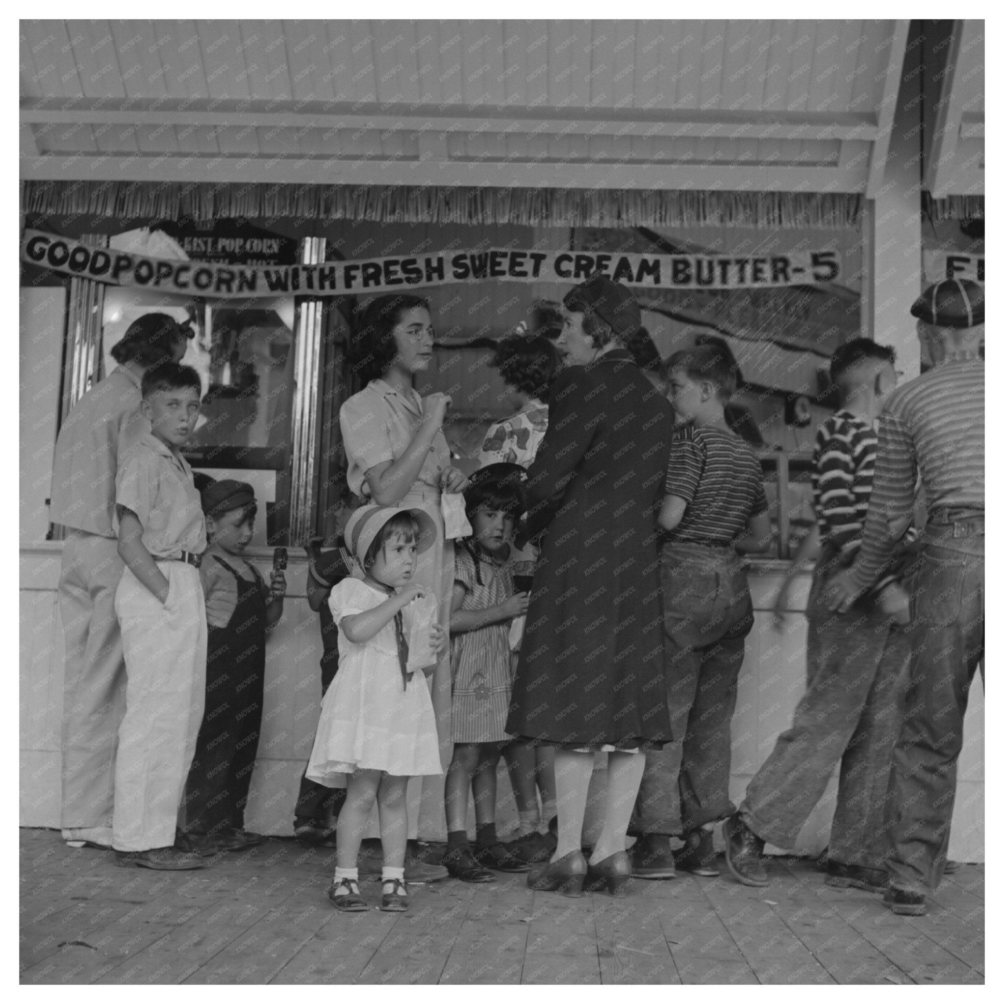 Children Boarding Buses to Columbia Gardens Butte 1942 - Available at KNOWOL