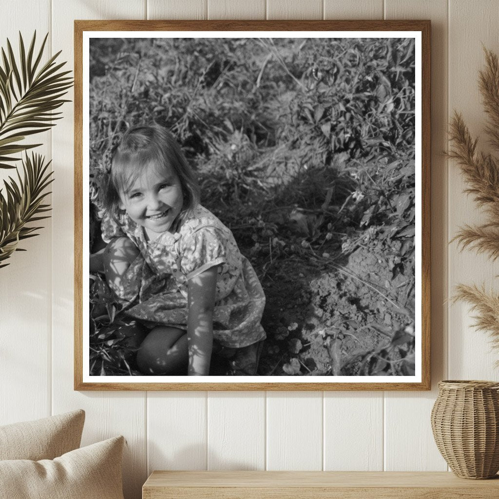 Children in Chili Pepper Field Concho Arizona 1940 - Available at KNOWOL