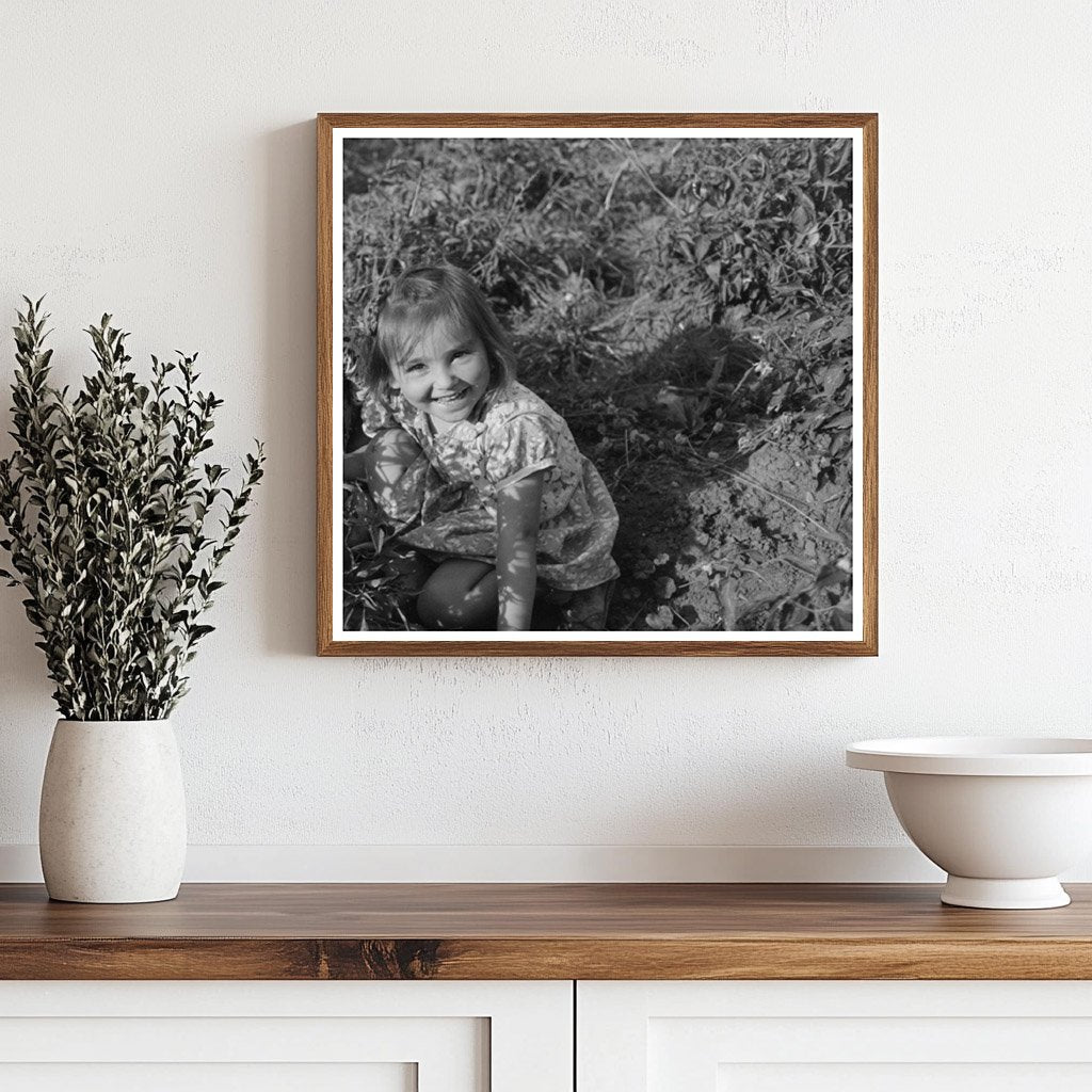 Children in Chili Pepper Field Concho Arizona 1940 - Available at KNOWOL