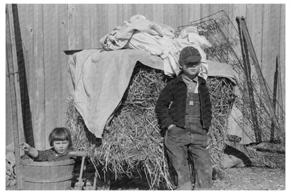 Children in front of household goods Transylvania Project 1939 - Available at KNOWOL