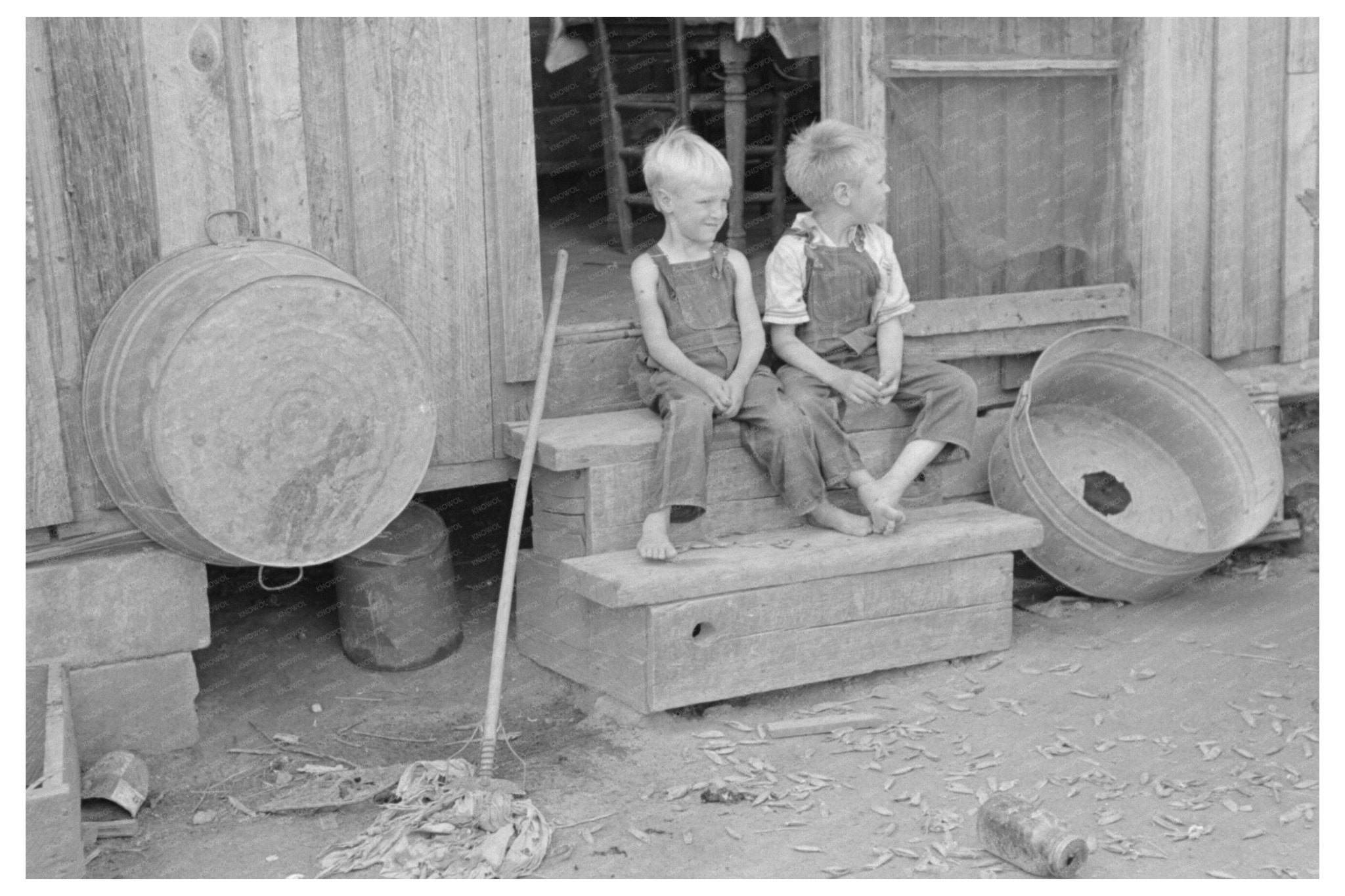 Children of Sharecropper in Missouri Cabin May 1938 - Available at KNOWOL