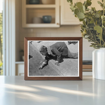 Children Playing Marbles South Side Chicago 1941 - Available at KNOWOL