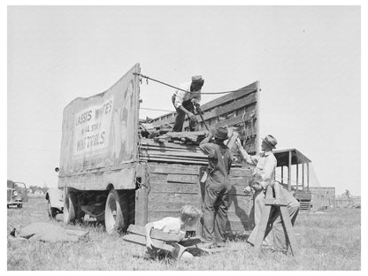 Children Unloading Stakes and Horses in Sikeston 1938 - Available at KNOWOL