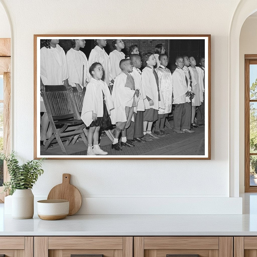 Childrens Choir at Pentecostal Church Chicago 1941 - Available at KNOWOL