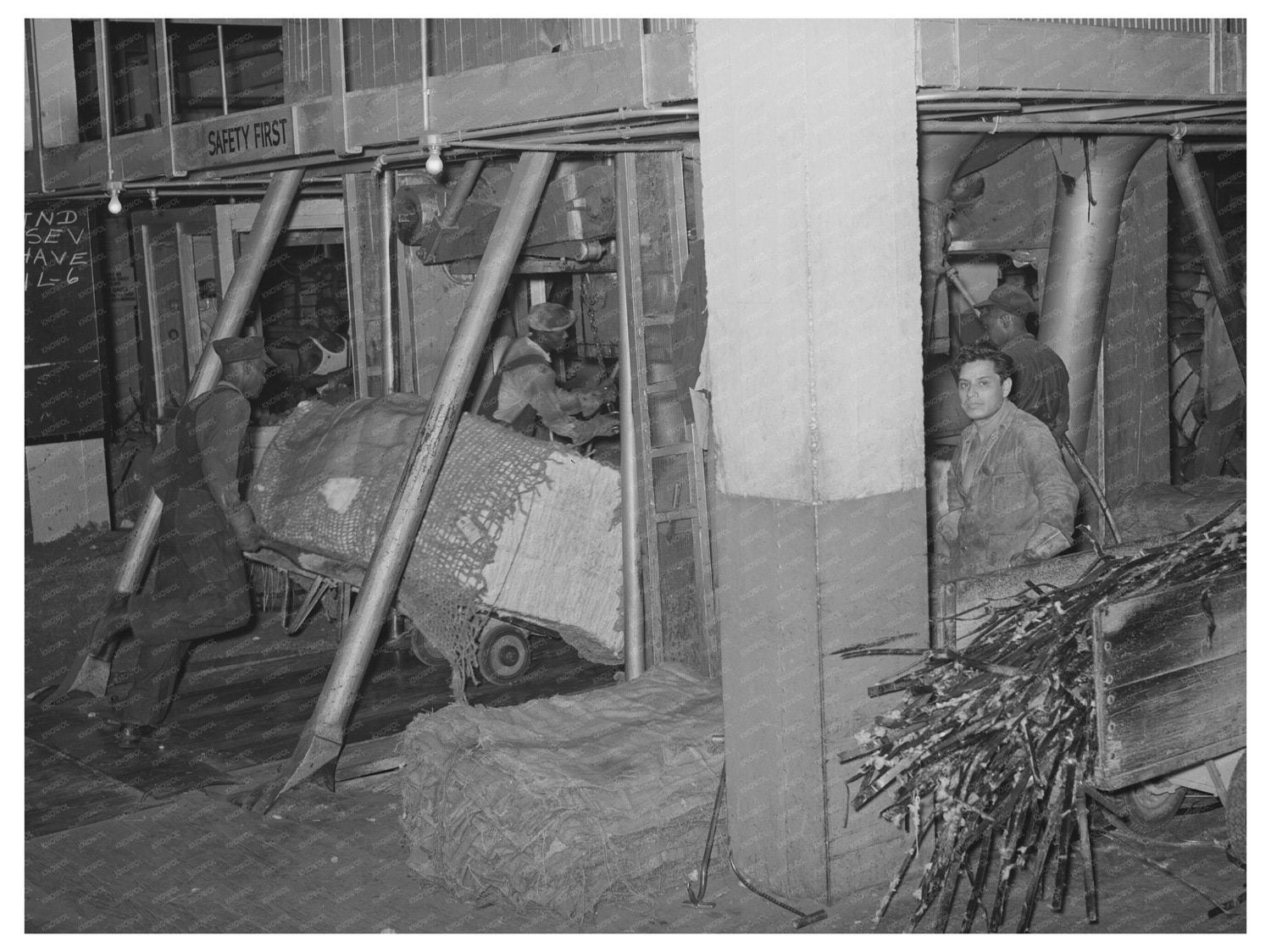 Cotton Compression Process in Houston Texas 1939 - Available at KNOWOL