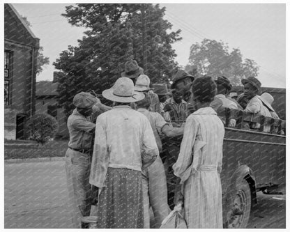 Cotton Hoers Leaving Greenville Mississippi 1937 - Available at KNOWOL