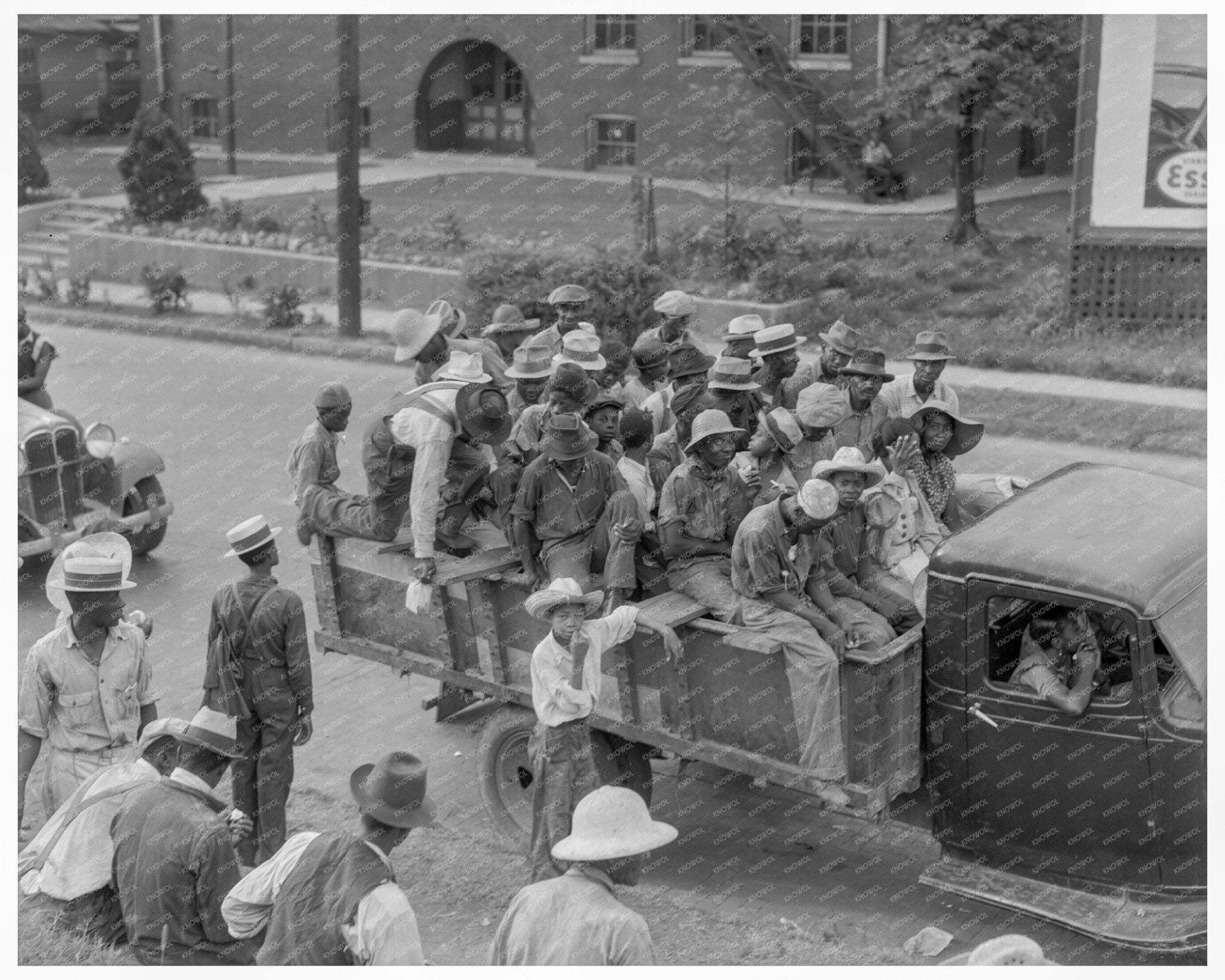 Cotton Hoers Transported to Fields Tennessee 1937 - Available at KNOWOL