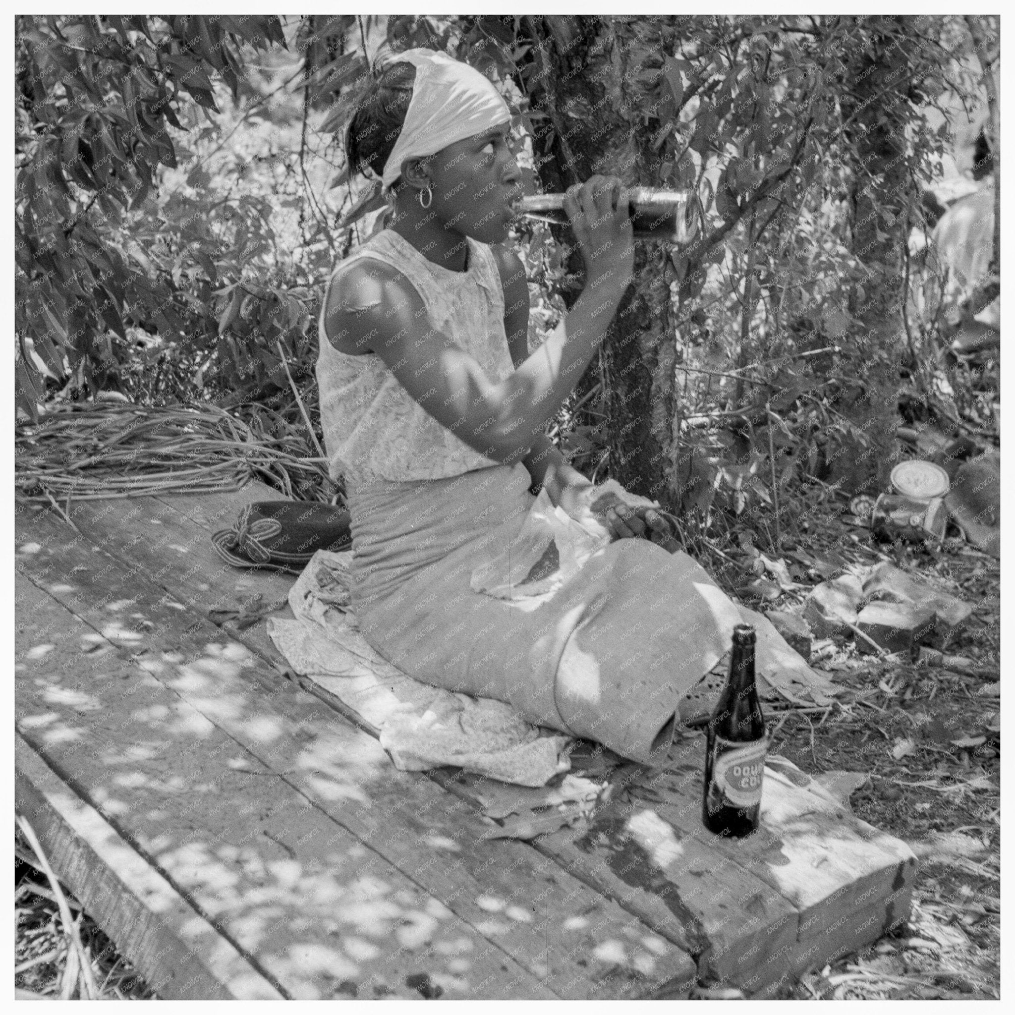 Cotton Laborers Lunch Break Mississippi Delta 1937 - Available at KNOWOL