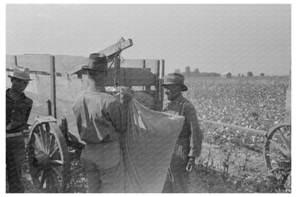 Cotton Pickers on Truck Lake Dick Arkansas September 1938 - Available at KNOWOL