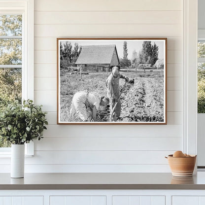 Couple Digging Sweet Potatoes in Oregon 1939 - Available at KNOWOL