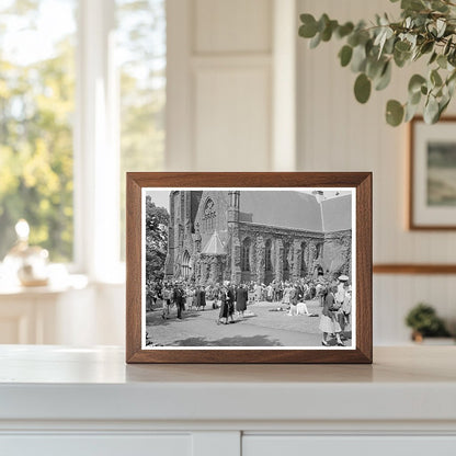 Crowds at Packer Memorial Chapel May 1944 - Available at KNOWOL