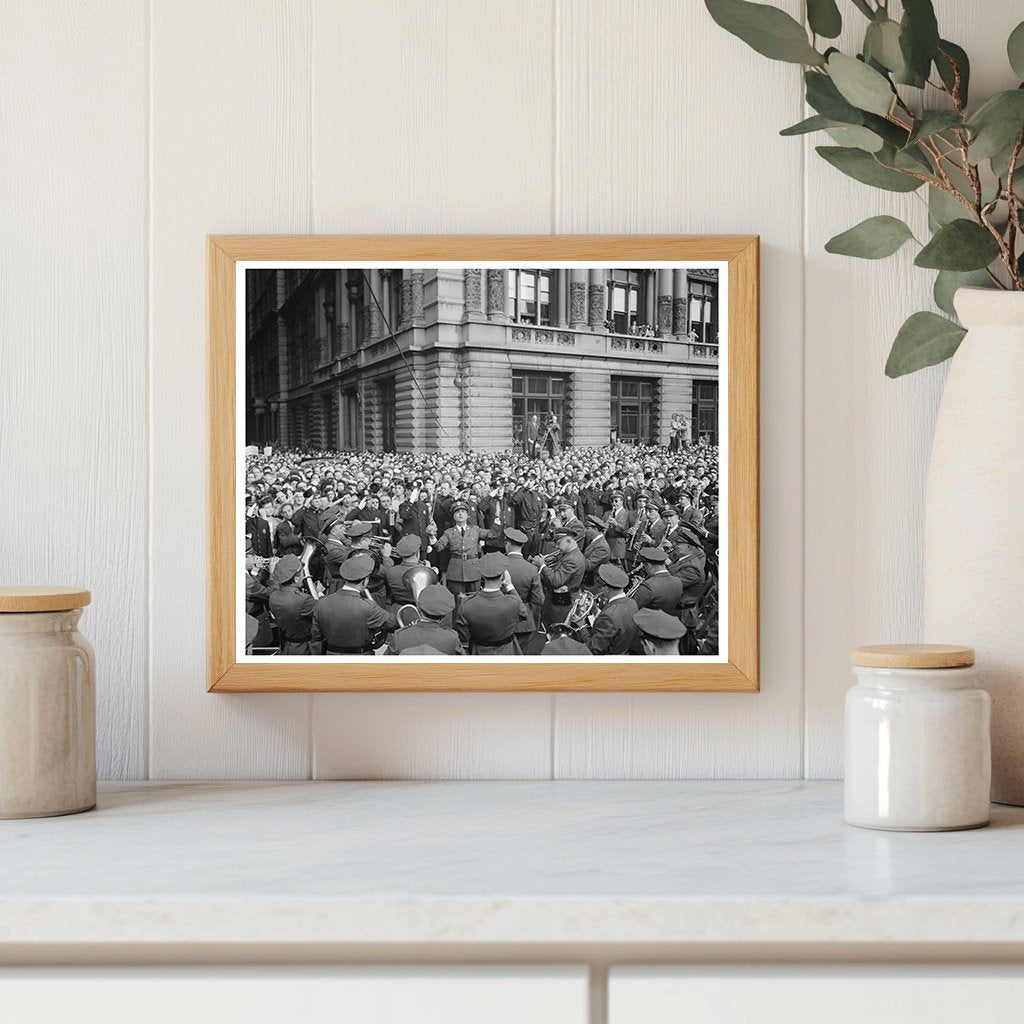 D - Day Observers in Madison Square New York 1944 - Available at KNOWOL