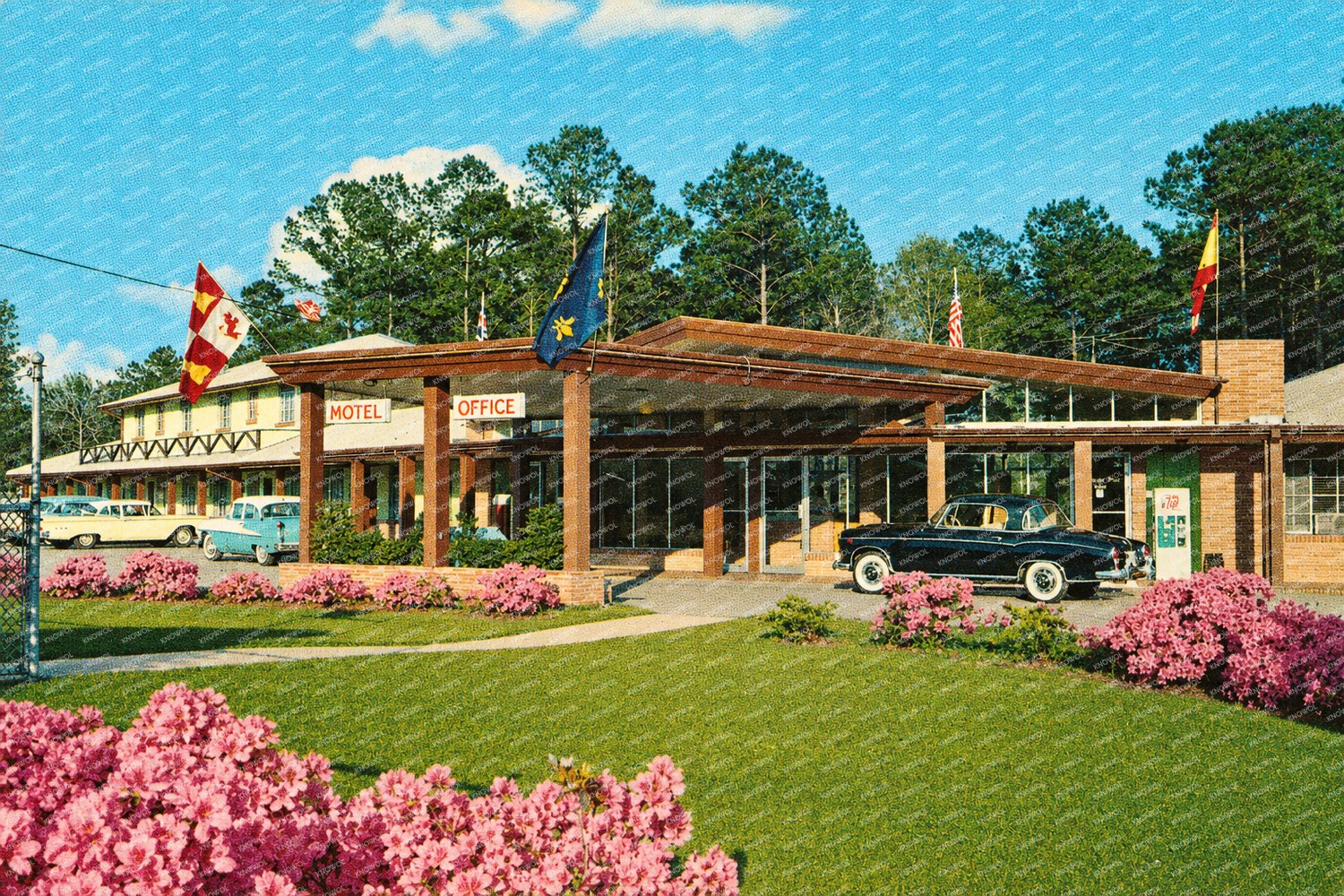 Mobile, AL: Spanish Fort Motel is located on a spacious, beautifully landscaped grounds, 8 miles E. of Mobile