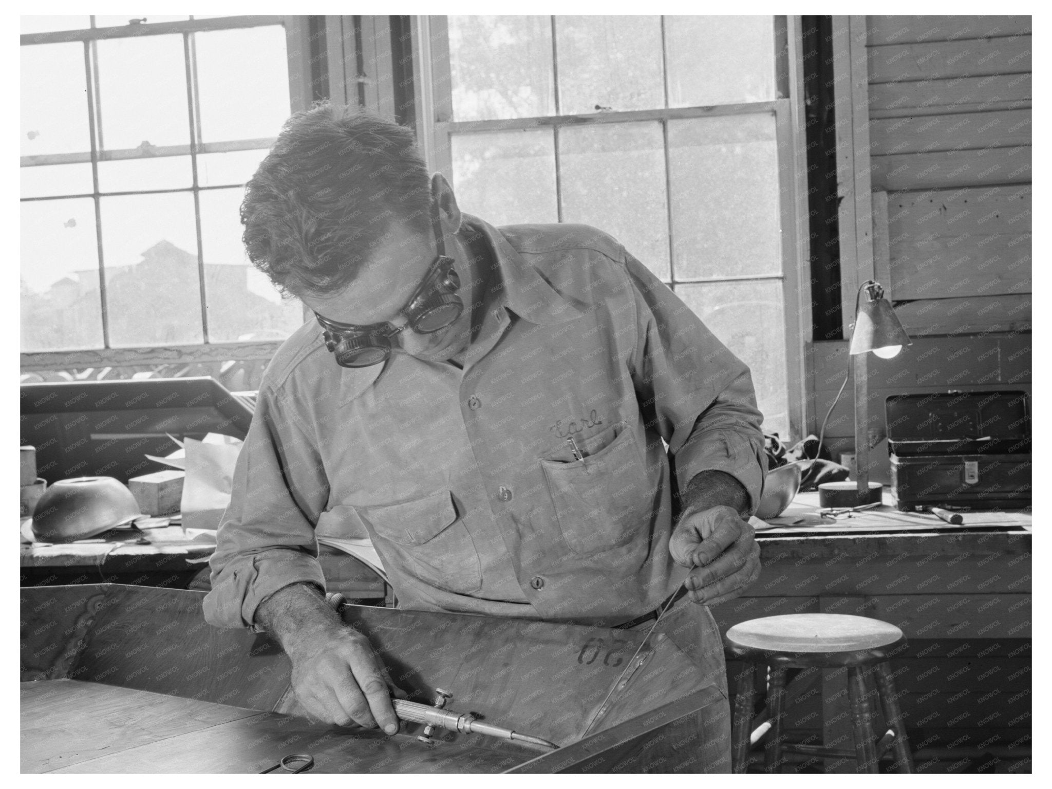 Earl Gentry Welder at Babcock Airplane Plant 1942 - Available at KNOWOL